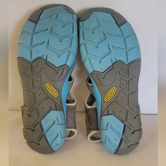 KEEN CLEARWATER CNX WATERPROOF SHOES (sz 7.5) - Picture 5 of 5